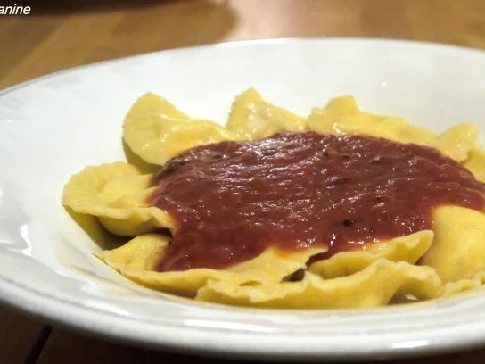 Rezept: Ravioli mit Gorgonzola-Füllung, dazu eine einfache Tomatensauce Bild Nr. 18 Ravioli mit Gorgonzola-Füllung, dazu eine einfache Tomatensauce - Rezept - Bild Nr. 18