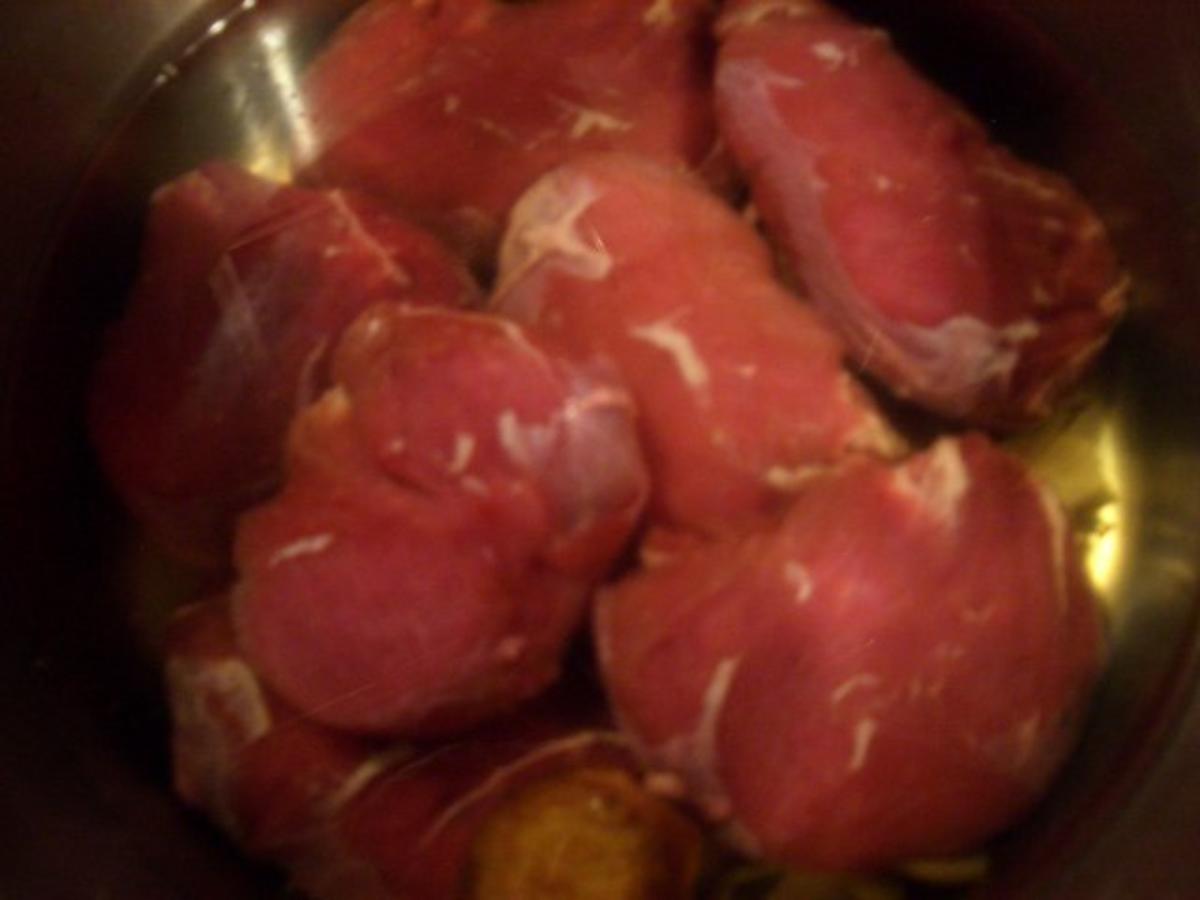 Schweinebäckchen  mit lauwarmen Kartoffelsalat und Bacon - Rezept - Bild Nr. 6