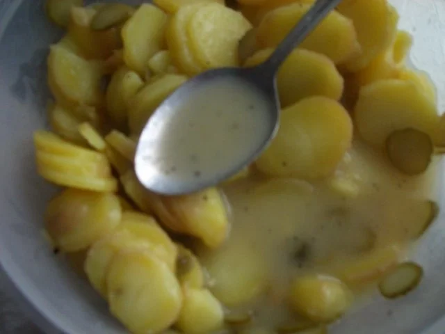 Schweinebäckchen  mit lauwarmen Kartoffelsalat und Bacon - Rezept - Bild Nr. 16