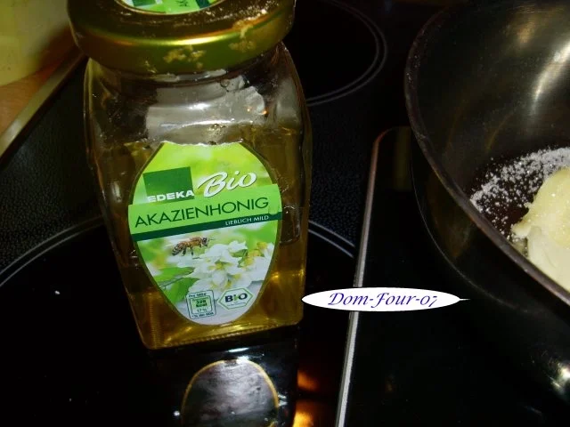 Rezept: Vanillesahne im Florentinertörtchen & Schoko-Orangen-Sahne mit Mangoscheiben als Törtchen Bild Nr. 2 Vanillesahne im Florentinertörtchen & Schoko-Orangen-Sahne mit Mangoscheiben als Törtchen - Rezept - Bild Nr. 2