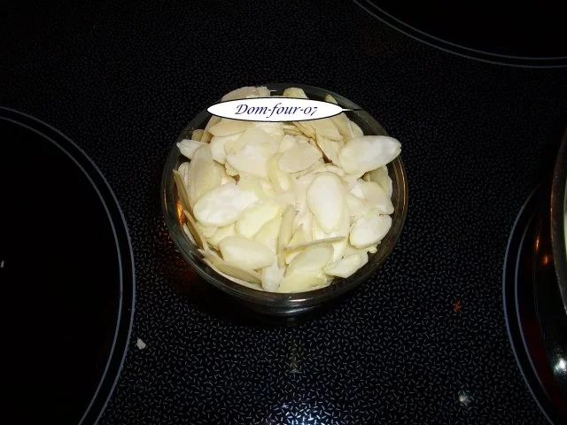 Rezept: Vanillesahne im Florentinertörtchen & Schoko-Orangen-Sahne mit Mangoscheiben als Törtchen Bild Nr. 5 Vanillesahne im Florentinertörtchen & Schoko-Orangen-Sahne mit Mangoscheiben als Törtchen - Rezept - Bild Nr. 5