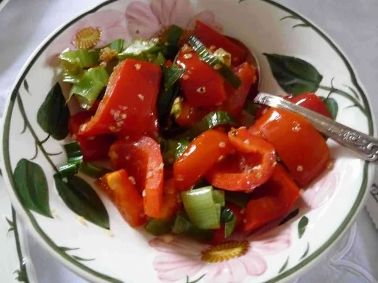 Rezept: Salat : Paprika - Lauch - Zwiebel - Salat Salat : Paprika - Lauch - Zwiebel - Salat - Rezept
