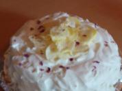 Weiße Schokotorte mit kandierten Rosenblättern - Rezept