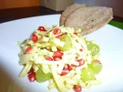 Käsesalat mit Trauben und Granatapfelkernen - Rezept