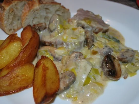 Geschmortes Schweinefilet in Lauch-Champignon-Sahne - Rezept - Bild Nr. 2