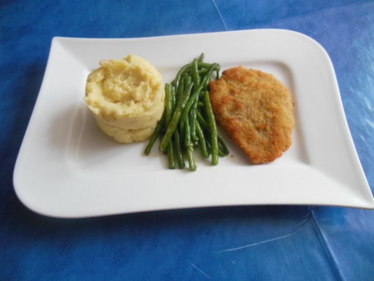 Bilder für Kochen: Kleine Schnitzelchen vom Filet mit Zwiebel-Knoblauch-Kartoffelstampf - Rezept