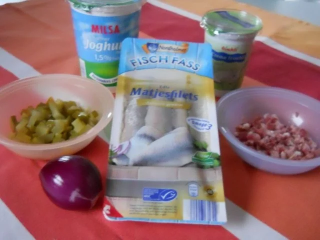 Rezept: Matjessalat mit Apfelstückchen Bild Nr. 2 Matjessalat mit Apfelstückchen - Rezept - Bild Nr. 2