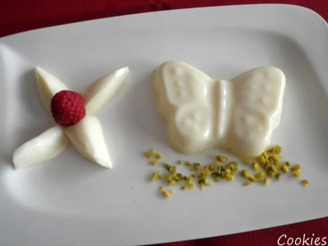 Rezept: Schokoladen - Panna Cotta schwarz/weiß mit Himbeersoße Bild Nr. 3 Schokoladen - Panna Cotta schwarz/weiß mit Himbeersoße - Rezept - Bild Nr. 3