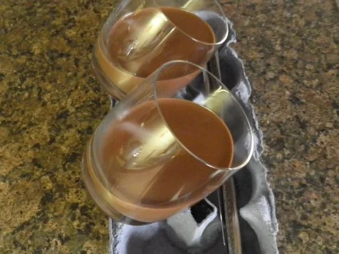 Rezept: Schokoladen - Panna Cotta schwarz/weiß mit Himbeersoße Bild Nr. 4 Schokoladen - Panna Cotta schwarz/weiß mit Himbeersoße - Rezept - Bild Nr. 4