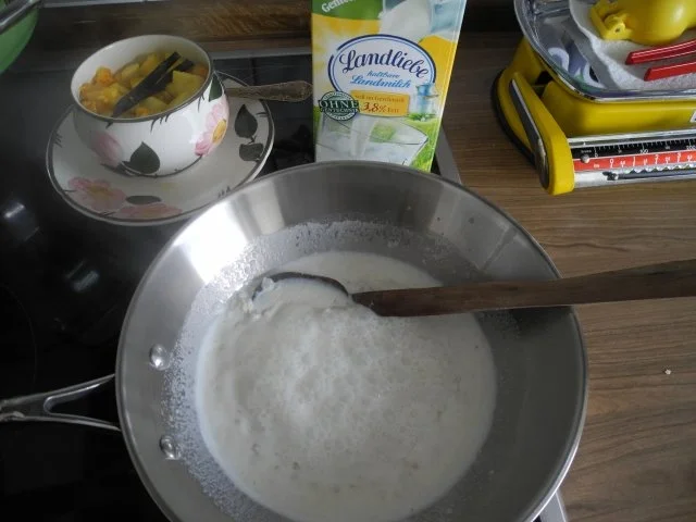 Rezept: Dessert : Milchreis an heißen karamelisierten Apfel-Clementinen-Obst Bild Nr. 12 Dessert : Milchreis an heißen karamelisierten Apfel-Clementinen-Obst - Rezept - Bild Nr. 12