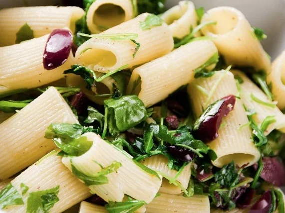 Rezept: Pasta mit Oliven und Rucola Bild Nr. 2 Pasta mit Oliven und Rucola - Rezept - Bild Nr. 2