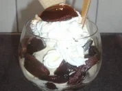 Eis mit Amaretto-Pflaumen - Rezept