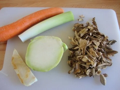 Rezept: Steinpilzsuppe mit Gemüseeinlage und Käsecrouton´s Bild Nr. 3 Steinpilzsuppe mit Gemüseeinlage und Käsecrouton´s - Rezept - Bild Nr. 3