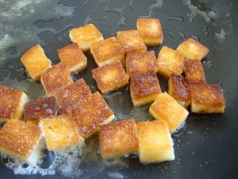 Rezept: Steinpilzsuppe mit Gemüseeinlage und Käsecrouton´s Bild Nr. 13 Steinpilzsuppe mit Gemüseeinlage und Käsecrouton´s - Rezept - Bild Nr. 13