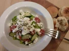 Griechischer Bauernsalat mit Pizzabrot - Rezept
