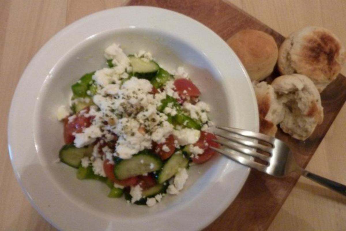 Bilder für Griechischer Bauernsalat mit Pizzabrot - Rezept