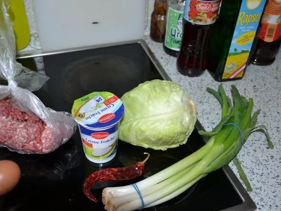 Rezept: Feuriger Spitzkohl mit Hackbällchen Bild Nr. 2 Feuriger Spitzkohl mit Hackbällchen - Rezept - Bild Nr. 2