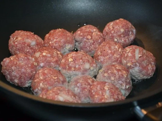 Rezept: Feuriger Spitzkohl mit Hackbällchen Bild Nr. 4 Feuriger Spitzkohl mit Hackbällchen - Rezept - Bild Nr. 4