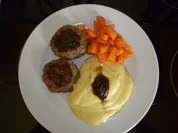 Putenpflanzerl mit Kartoffelbrei und Karottengemüse - Rezept