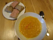 Rezept: Karotten-Creme-Suppe mit Einlage Karotten-Creme-Suppe mit Einlage - Rezept