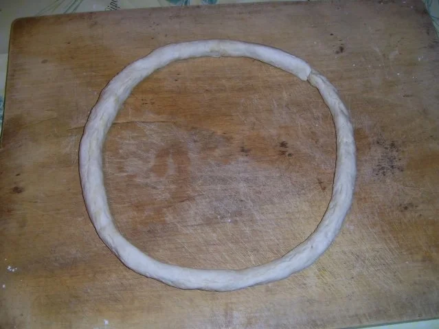 Salamipizza mit käsegefüllten Teigrand - Rezept - Bild Nr. 8