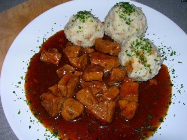 Biergulasch mit Schinkengulasch vom Schwein und Schwarzbier von ...