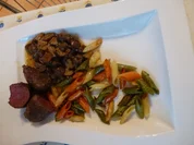 Rezept: Hirschsteaks mit Weißweinpilzsauce Hirschsteaks mit Weißweinpilzsauce - Rezept