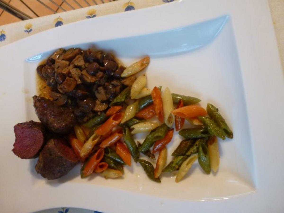 Bilder für Hirschsteaks mit Weißweinpilzsauce - Rezept