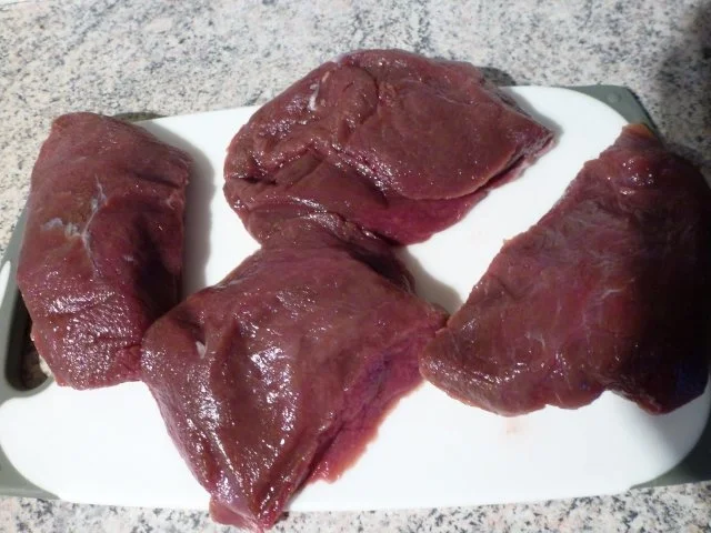 Hirschsteaks mit Weißweinpilzsauce - Rezept - Bild Nr. 3