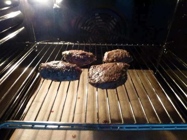 Hirschsteaks mit Weißweinpilzsauce - Rezept - Bild Nr. 7