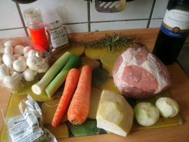 Schweinegulasch aus der Keule - Rezept - Bild Nr. 2