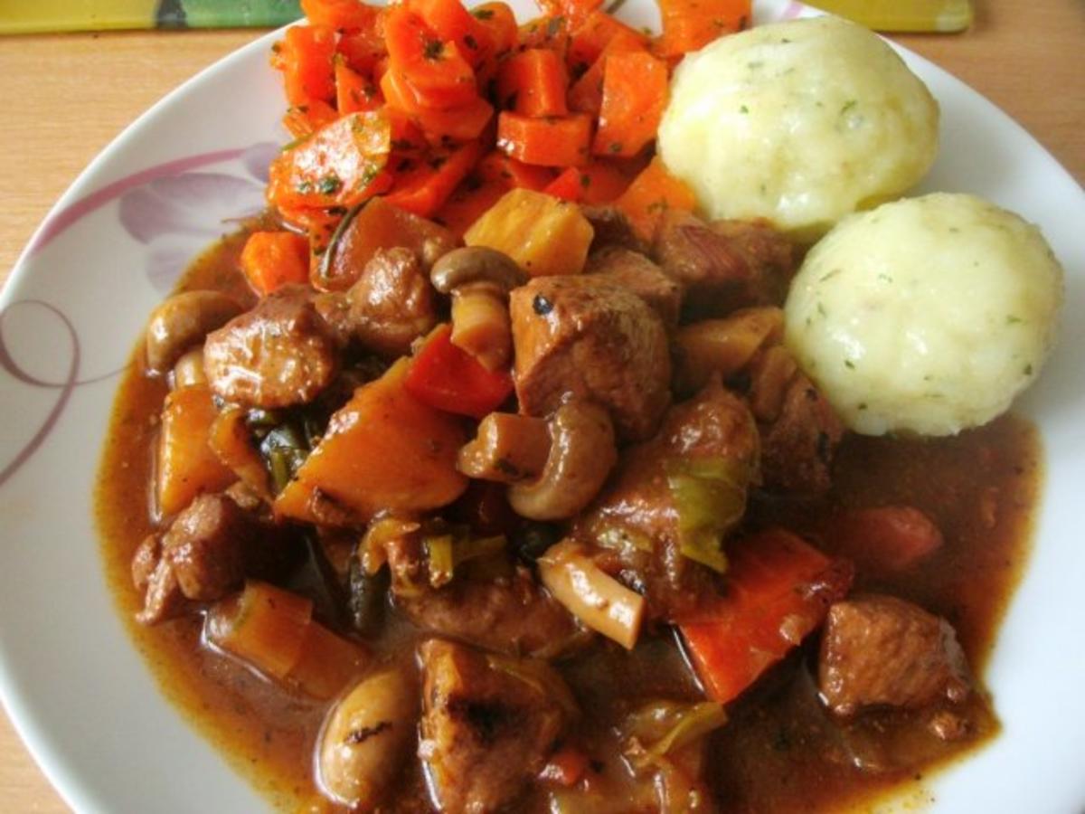 Schweinegulasch aus der Keule - einfach - 101 kcal/100g