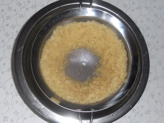 "Risi-Pisi" à la "Oòrndrasch". Ein locker, körniger Reis mit jungen Erbsen (Rzpt. um 1976) - Rezept - Bild Nr. 6