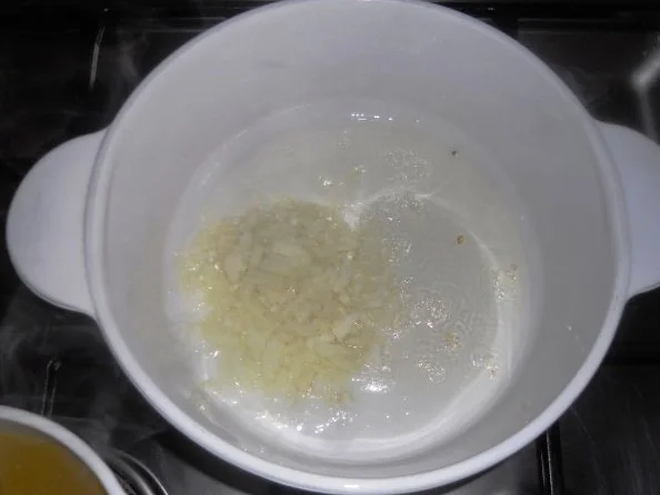 "Risi-Pisi" à la "Oòrndrasch". Ein locker, körniger Reis mit jungen Erbsen (Rzpt. um 1976) - Rezept - Bild Nr. 8