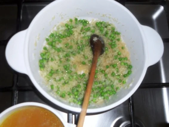 "Risi-Pisi" à la "Oòrndrasch". Ein locker, körniger Reis mit jungen Erbsen (Rzpt. um 1976) - Rezept - Bild Nr. 13
