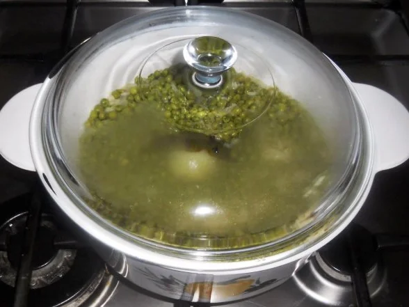 "Risi-Pisi" à la "Oòrndrasch". Ein locker, körniger Reis mit jungen Erbsen (Rzpt. um 1976) - Rezept - Bild Nr. 17