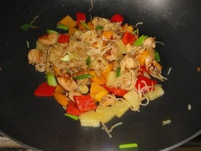 Rezept: Wok-Hähnchen mit Ananas und Paprika Bild Nr. 7 Wok-Hähnchen mit Ananas und Paprika - Rezept - Bild Nr. 7