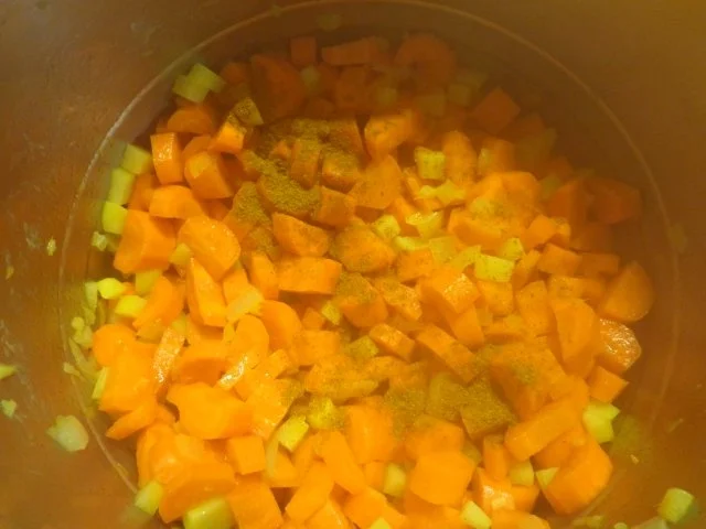 Curry-Ingwer-Möhrensuppe mit Kokos Flavour - Rezept - Bild Nr. 4