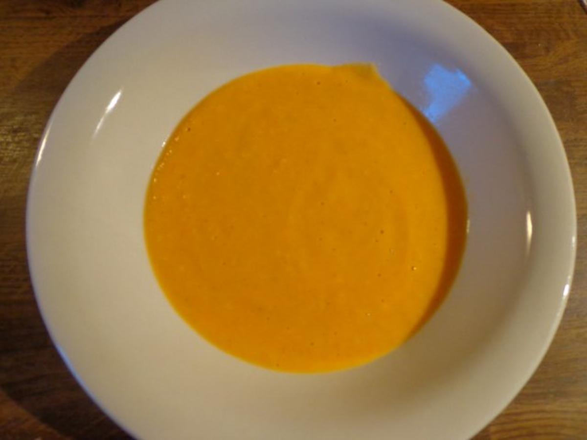 Curry-Ingwer-Möhrensuppe mit Kokos Flavour - Rezept - kochbar.de