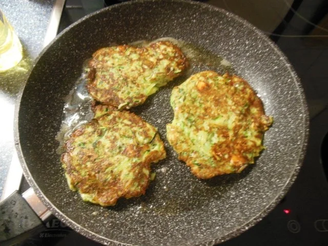 Rezept: Vegetarisch:Zucchinipuffer Bild Nr. 3 Vegetarisch:Zucchinipuffer - Rezept - Bild Nr. 3