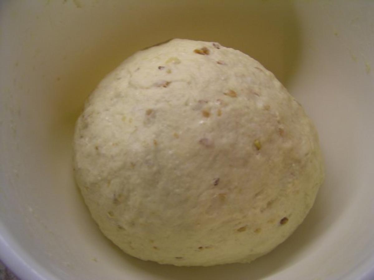 Buttermilch-Zwiebel-Brötchen 12 Stück - Rezept - Bild Nr. 2