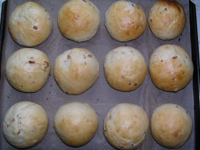 Buttermilch-Zwiebel-Brötchen 12 Stück - Rezept