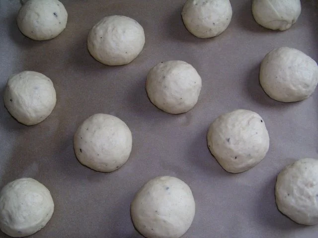 Rezept: Süße-Vanille-Buttermilch-Brötchen 12 Stück Bild Nr. 3 Süße-Vanille-Buttermilch-Brötchen 12 Stück - Rezept - Bild Nr. 3