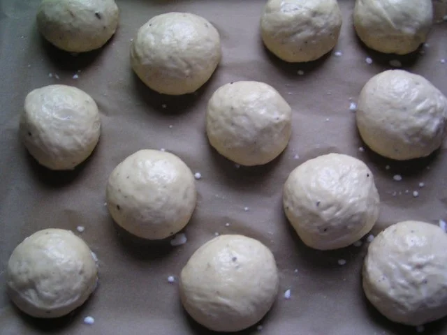 Rezept: Süße-Vanille-Buttermilch-Brötchen 12 Stück Bild Nr. 4 Süße-Vanille-Buttermilch-Brötchen 12 Stück - Rezept - Bild Nr. 4