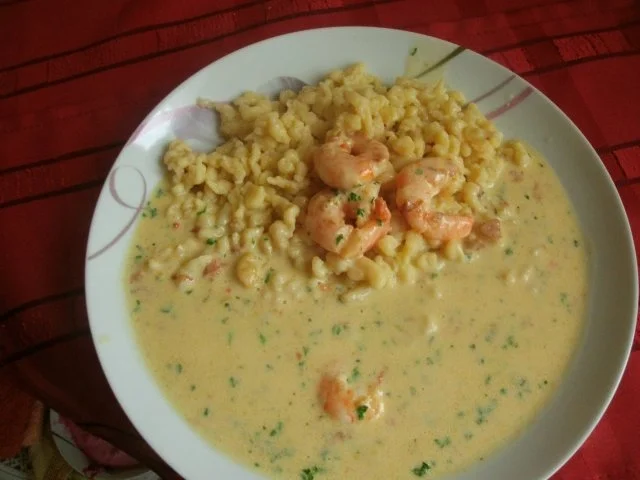 Käsespatzen  mit Knobi-Garnelen - Rezept