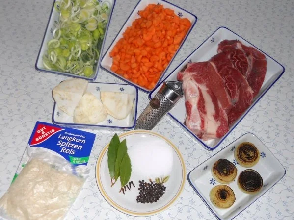 "Oma - Friede`s" klare Rindfleischsuppe mit Schwemmklößchen und Reis (Rzpt. um 1920) - Rezept - Bild Nr. 2