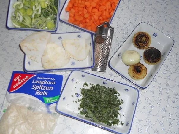 "Oma - Friede`s" klare Rindfleischsuppe mit Schwemmklößchen und Reis (Rzpt. um 1920) - Rezept - Bild Nr. 3