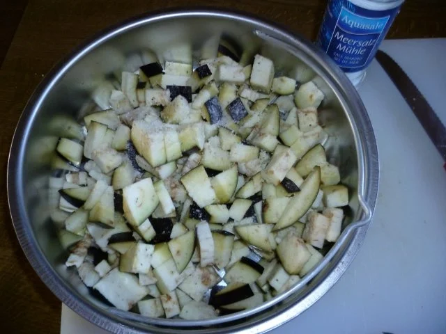 Spaghetti mit Aubergine,Tomaten,Basilikum und Pecorino - Rezept - Bild Nr. 3