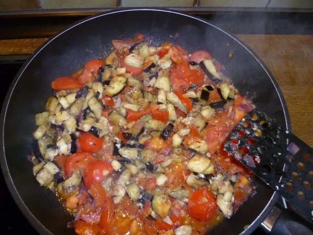 Spaghetti mit Aubergine,Tomaten,Basilikum und Pecorino - Rezept - Bild Nr. 8