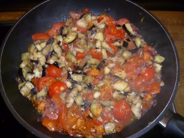 Spaghetti mit Aubergine,Tomaten,Basilikum und Pecorino - Rezept - Bild Nr. 9
